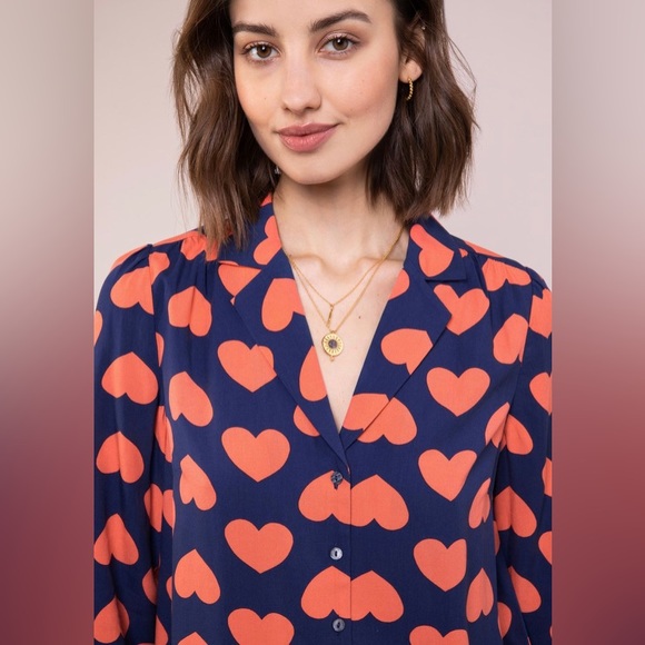 Anorak Graphic Heart Ecovero Long Sleeve Shirt - Picture 2 of 5